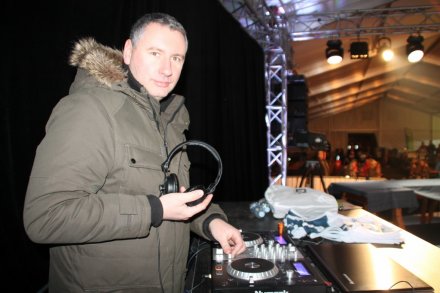 DJ Adam za konsolą